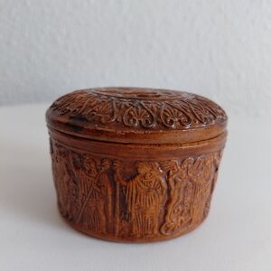 SOLD SOLD Round Trinket Box  Aphrodite With Cherubes 